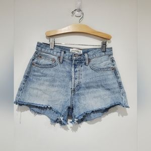 ARITIZA DENIM FORUM Ex Boyfriend short blue button fly size 25